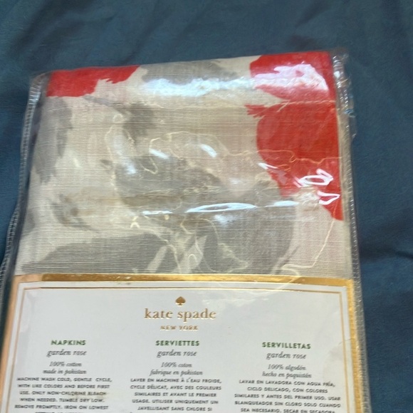 Kate Spade: Garden Rose Floral Napkins- set of 4- 100% cotton- 20”x20” - Picture 9 of 16
